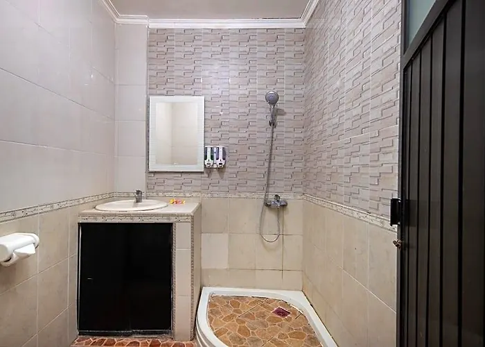 Lumbung Sari 3* Legian (Bali)